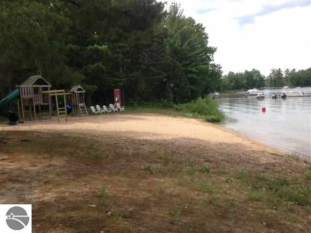 136 West Long Lake Road Traverse City, MI 49685 - Photo 12 of 14 1777610-11.JPG