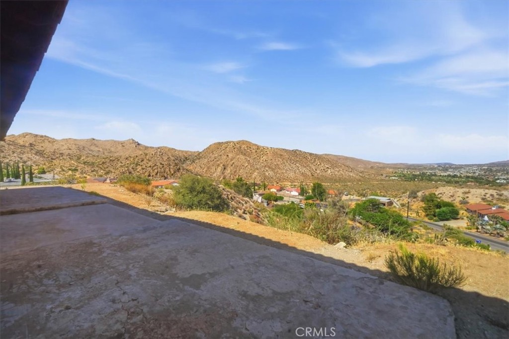54026 Ridge Road Yucca Valley, CA 92284 - Photo 7 of 49