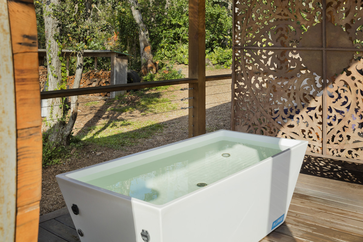 12-1098 Kaimu-Makena Homestead Road Pahoa, HI 96778 - Photo 5 of 29 a view of a bathtub in a balcony