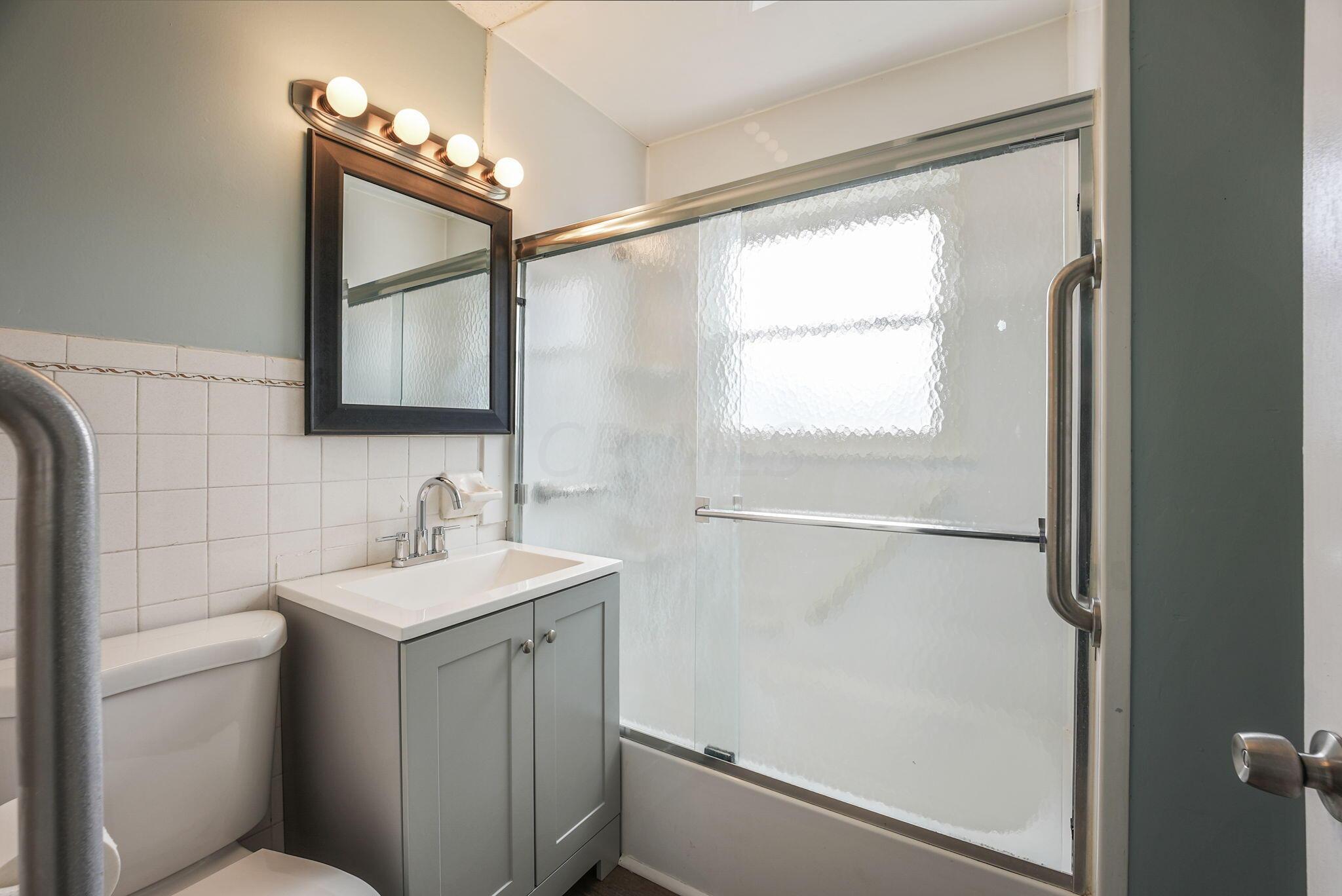 1215 Bryson Road Columbus, OH 43224 - Photo 22 of 41 full bath 2
