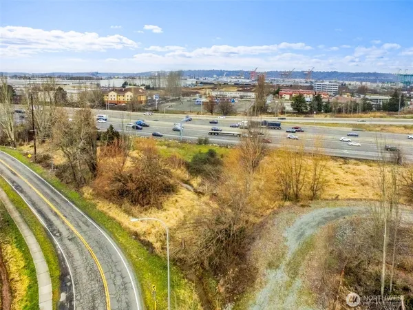 $4,900 | 3077 20th Street East, Unit D, Fife, WA 98424