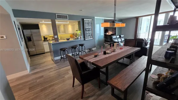 $3,500 | 5825 Collins Avenue, Unit 8J, Miami Beach, FL 33140