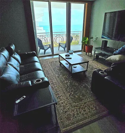 $3,500 | 5825 Collins Avenue, Unit 8J, Miami Beach, FL 33140