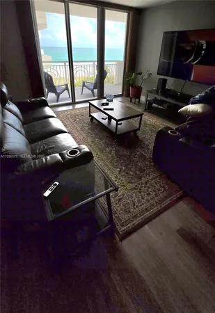 $3,500 | 5825 Collins Avenue, Unit 8J, Miami Beach, FL 33140