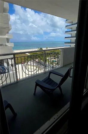 $3,500 | 5825 Collins Avenue, Unit 8J, Miami Beach, FL 33140