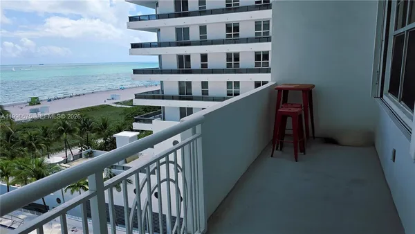 $3,500 | 5825 Collins Avenue, Unit 8J, Miami Beach, FL 33140