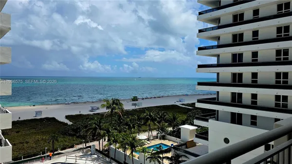 $3,500 | 5825 Collins Avenue, Unit 8J, Miami Beach, FL 33140