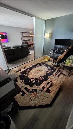 $3,500 | 5825 Collins Avenue, Unit 8J, Miami Beach, FL 33140