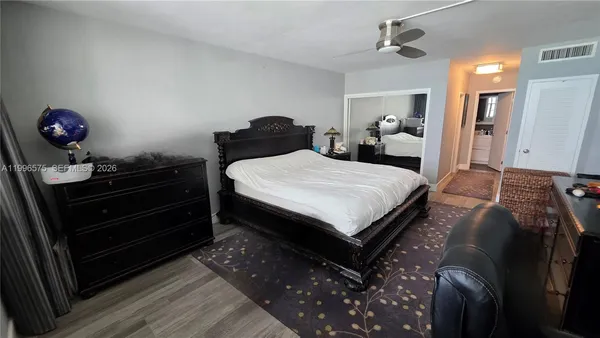 $3,500 | 5825 Collins Avenue, Unit 8J, Miami Beach, FL 33140