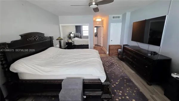 $3,500 | 5825 Collins Avenue, Unit 8J, Miami Beach, FL 33140