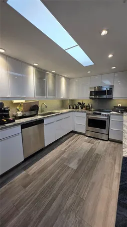 $3,500 | 5825 Collins Avenue, Unit 8J, Miami Beach, FL 33140