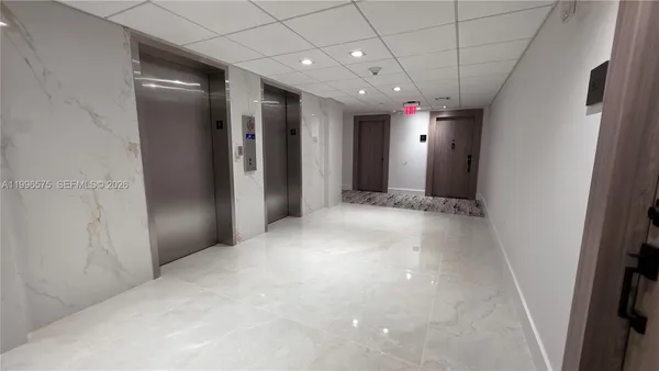 $3,500 | 5825 Collins Avenue, Unit 8J, Miami Beach, FL 33140