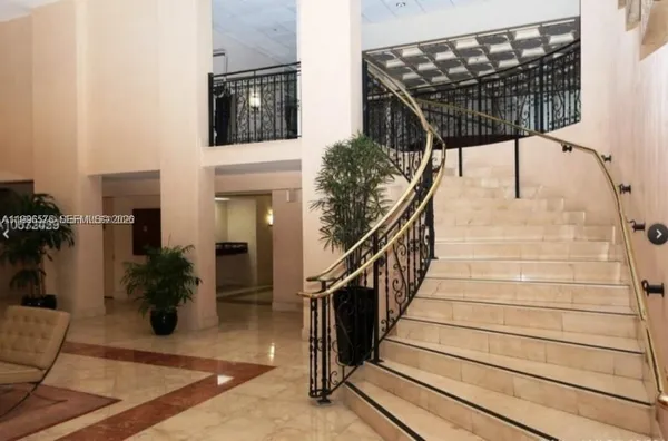 $3,500 | 5825 Collins Avenue, Unit 8J, Miami Beach, FL 33140