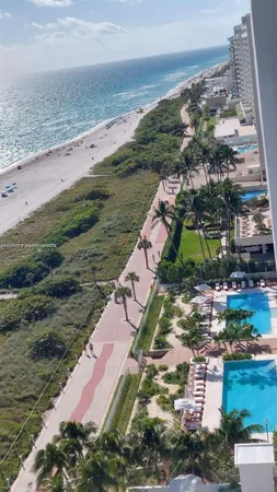 $3,500 | 5825 Collins Avenue, Unit 8J, Miami Beach, FL 33140