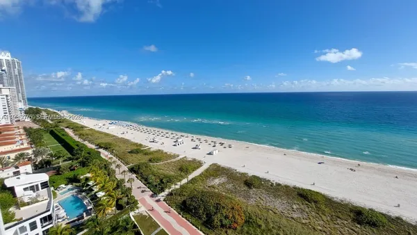 $3,500 | 5825 Collins Avenue, Unit 8J, Miami Beach, FL 33140