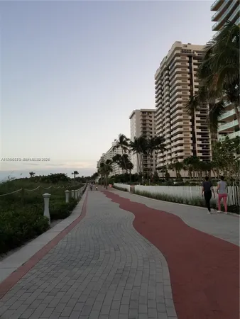 $3,500 | 5825 Collins Avenue, Unit 8J, Miami Beach, FL 33140