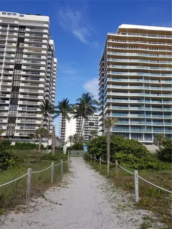 $3,500 | 5825 Collins Avenue, Unit 8J, Miami Beach, FL 33140