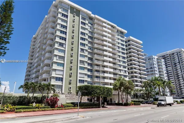 $3,500 | 5825 Collins Avenue, Unit 8J, Miami Beach, FL 33140