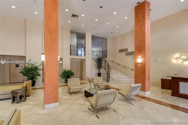 $3,500 | 5825 Collins Avenue, Unit 8J, Miami Beach, FL 33140