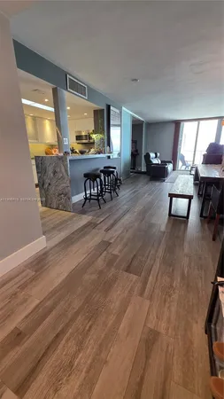 $3,500 | 5825 Collins Avenue, Unit 8J, Miami Beach, FL 33140