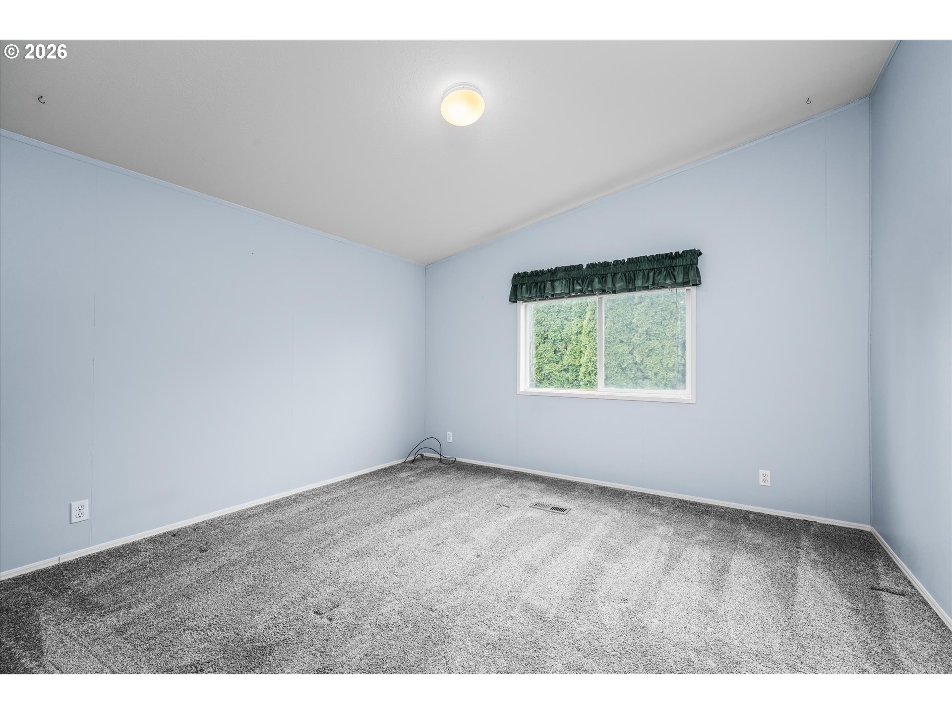 2569 Maia Loop Springfield, OR 97477 - Photo 19 of 36 Bedroom