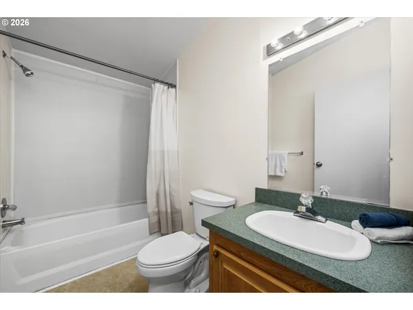 $335,000 | 2569 Maia Loop, Springfield, OR 97477
