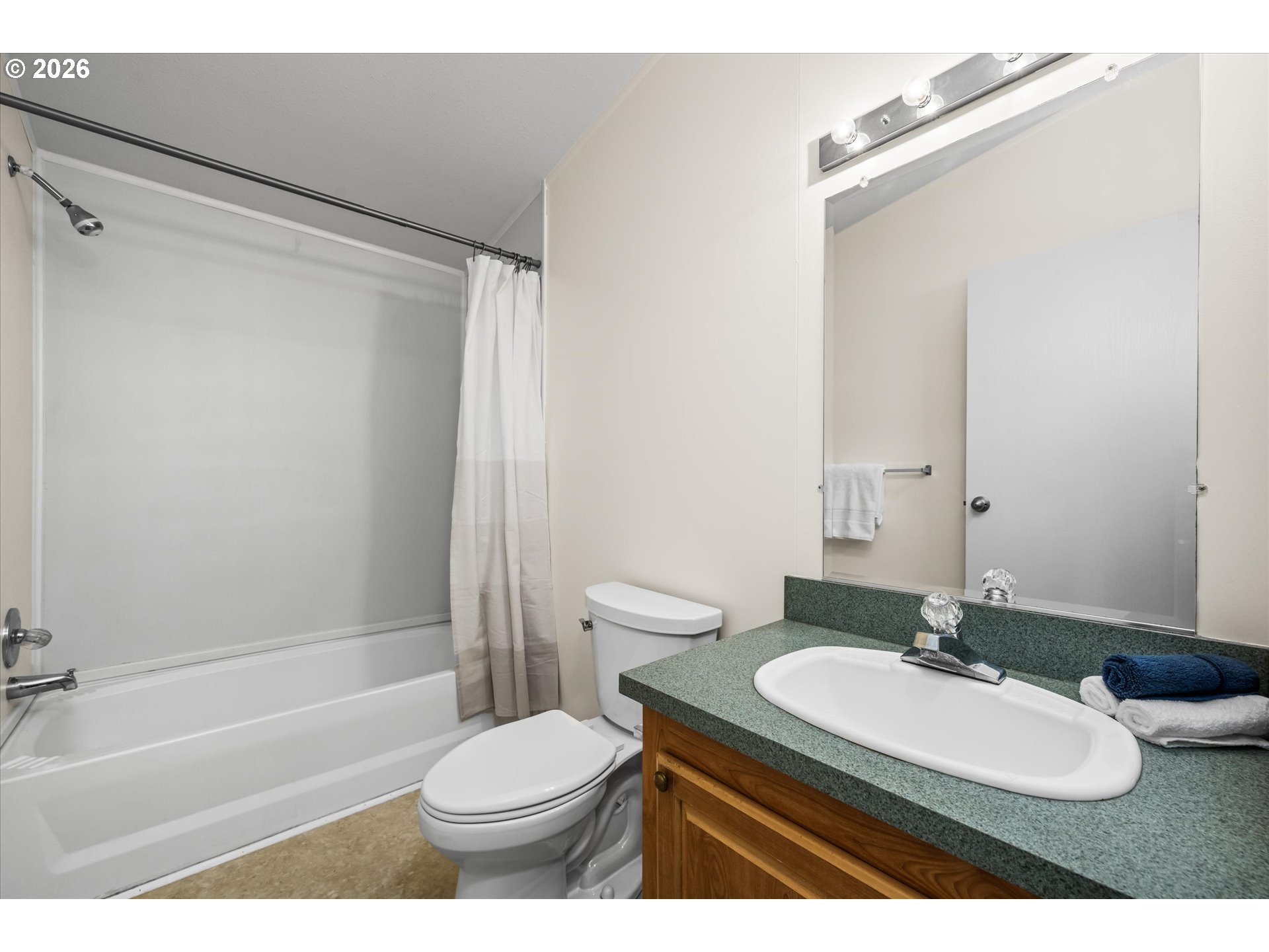 2569 Maia Loop Springfield, OR 97477 - Photo 23 of 36 Bedroom