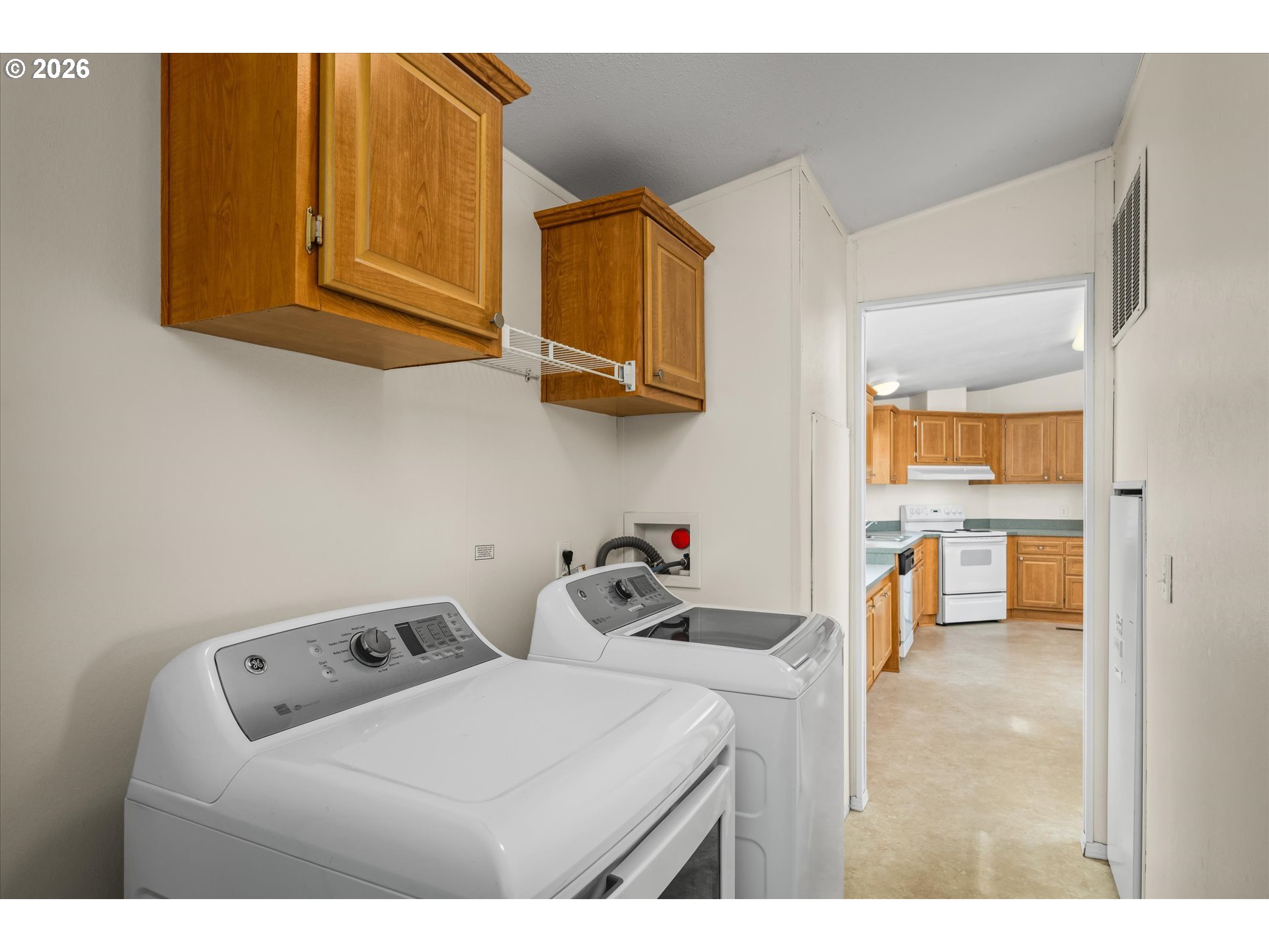 2569 Maia Loop Springfield, OR 97477 - Photo 24 of 36 Bathroom
