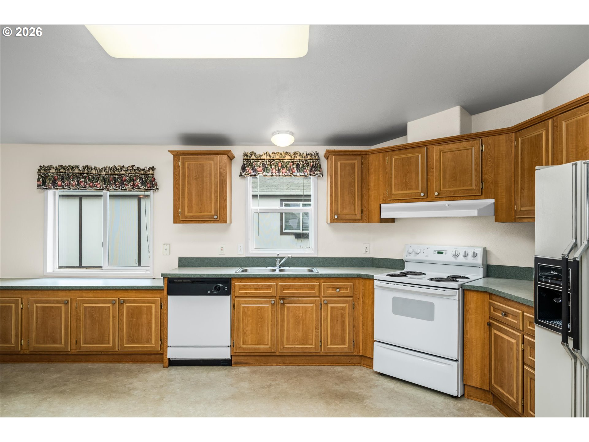 2569 Maia Loop Springfield, OR 97477 - Photo 6 of 36 Living Room