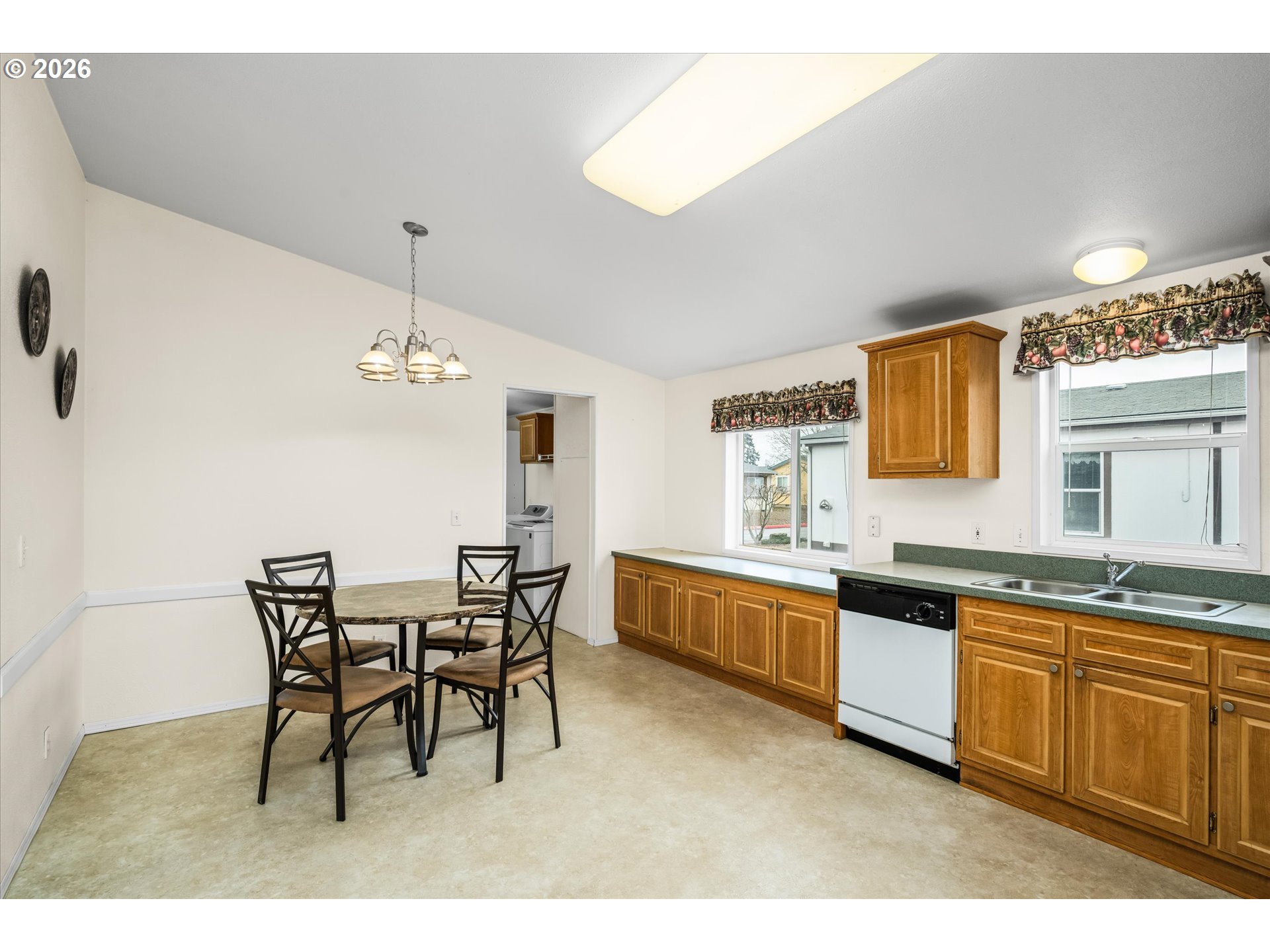 2569 Maia Loop Springfield, OR 97477 - Photo 8 of 36 Kitchen