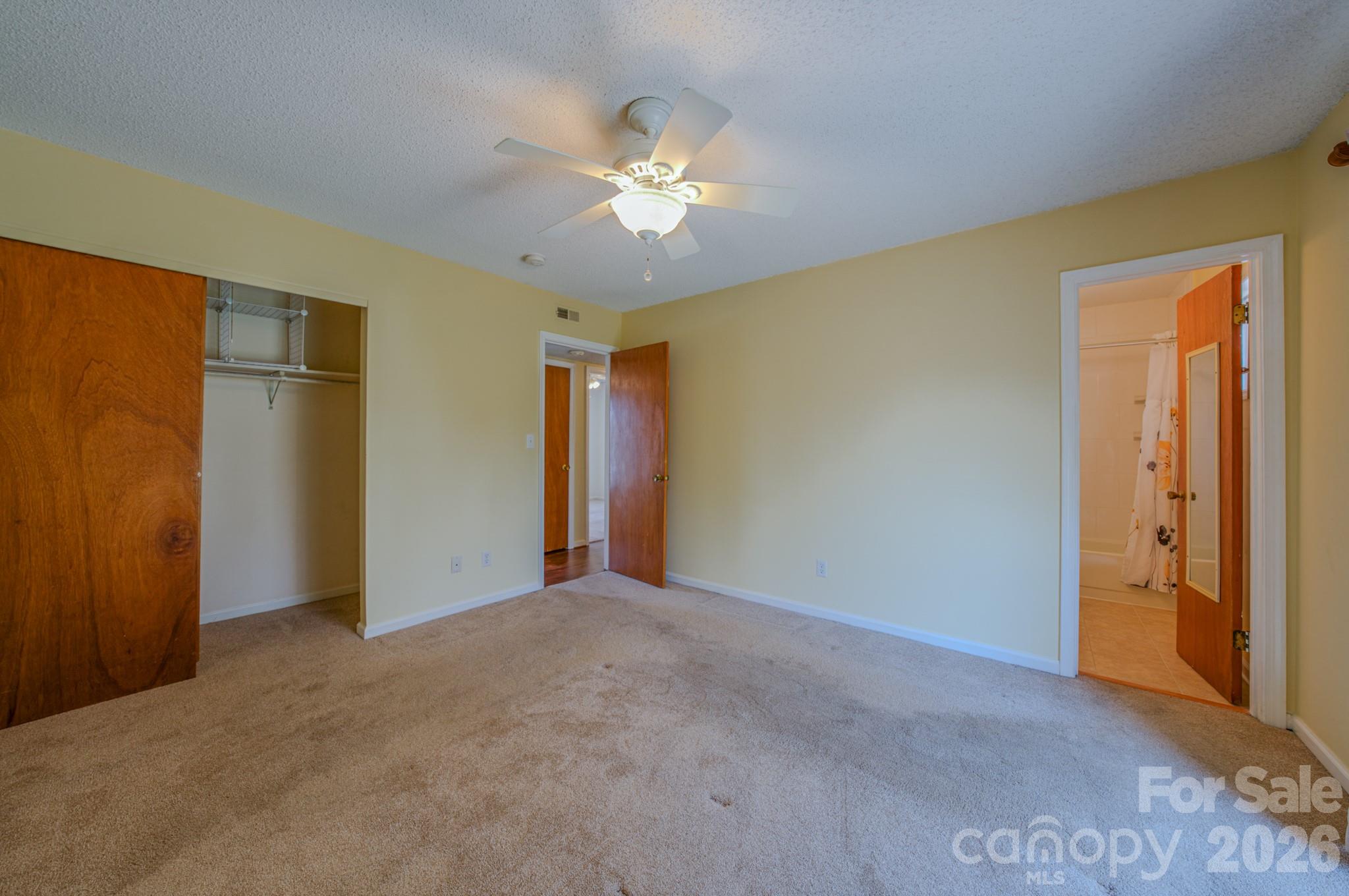 31 Knoll Ridge Drive Asheville, NC 28804 - Photo 21 of 30 a view of a livingroom with a chandelier fan