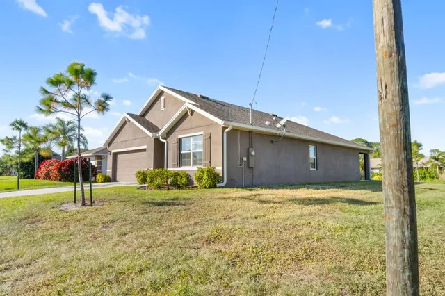 a house view with a outdoor space