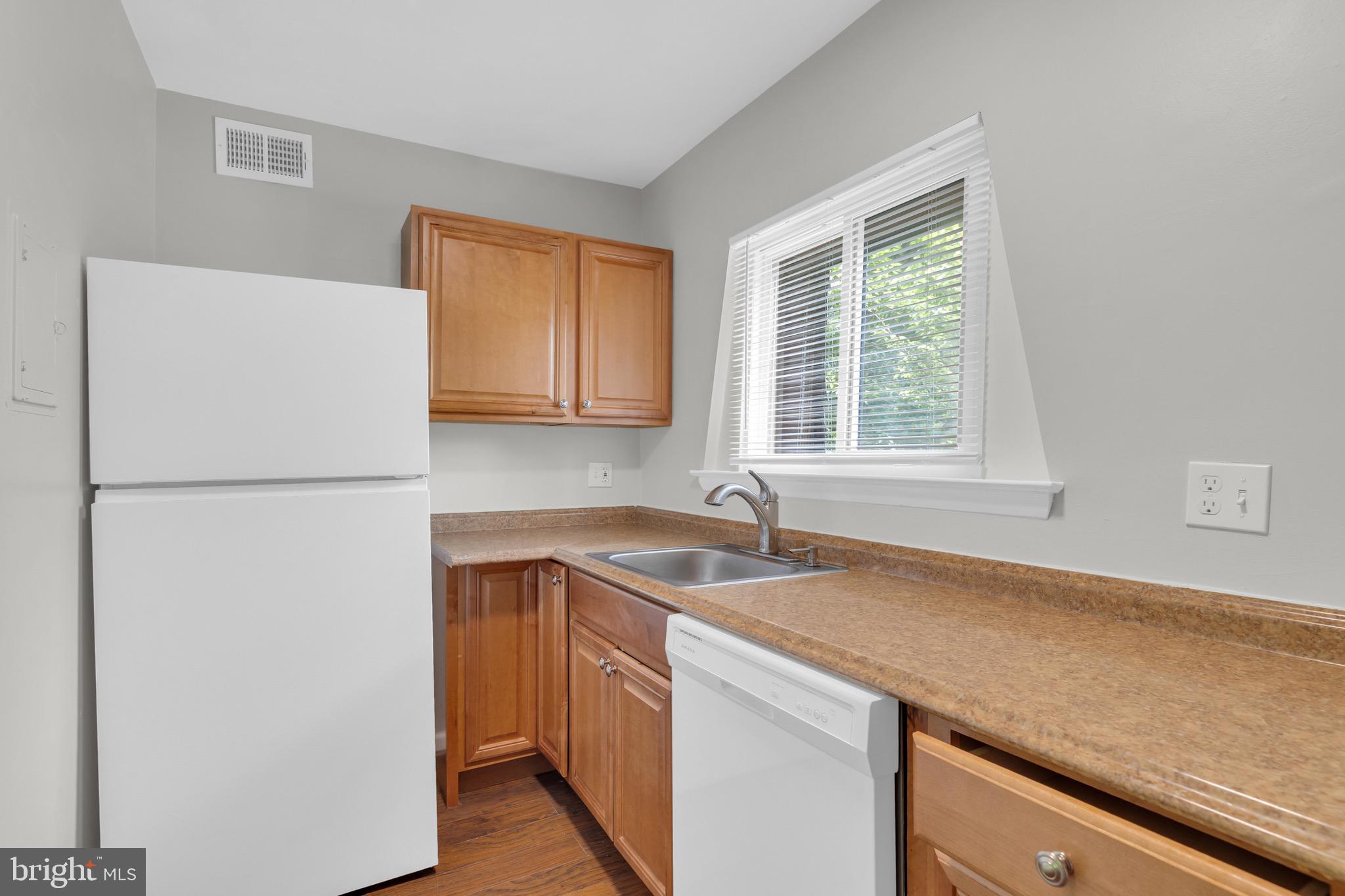11620 Vantage Hill Road, Unit 22B Reston, VA 20190 - Photo 4 of 24