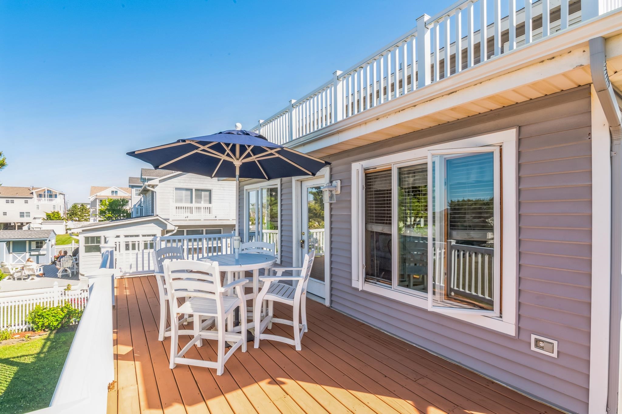 22 Williams Strathmere, NJ 08248 - Photo 15 of 40 a balcony with table and chairs