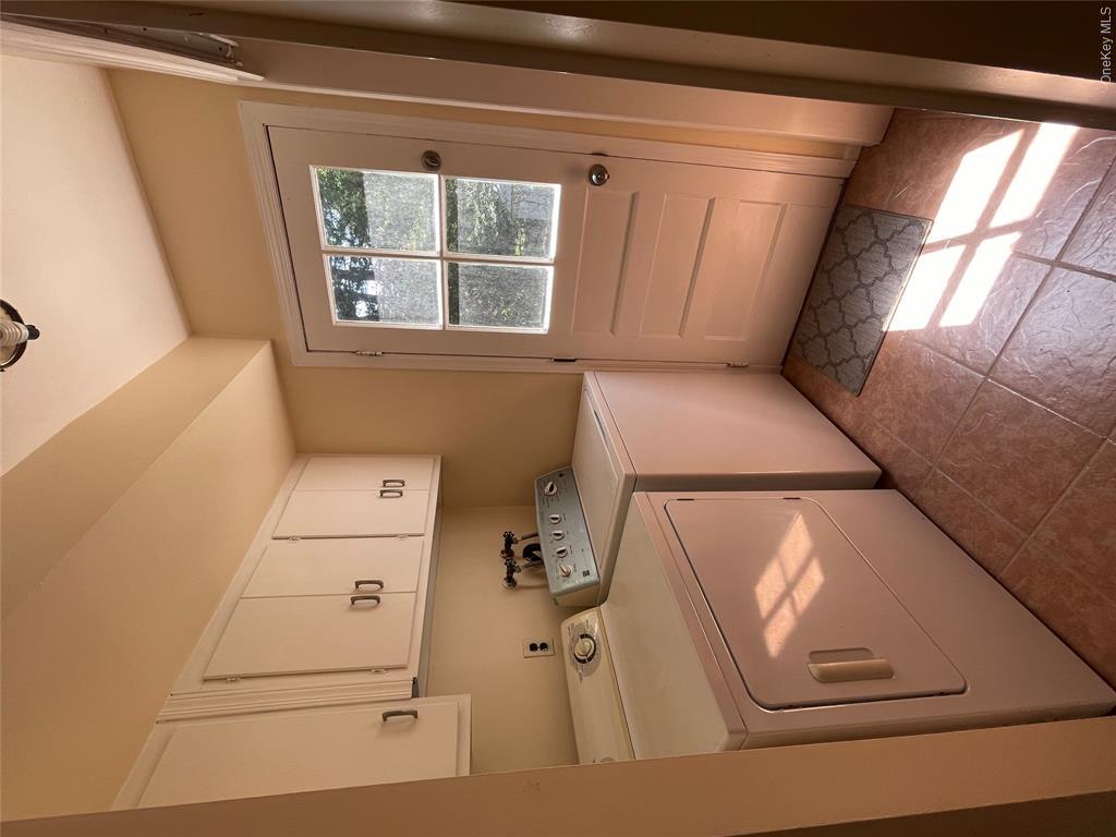 4 Cornwallis Road East Setauket, NY 11733 - Photo 5 of 16 a utility room with dryer and washer