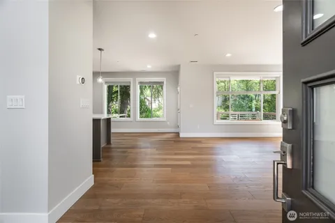 $960,000 | 12570 51st Place South, Tukwila, WA 98178