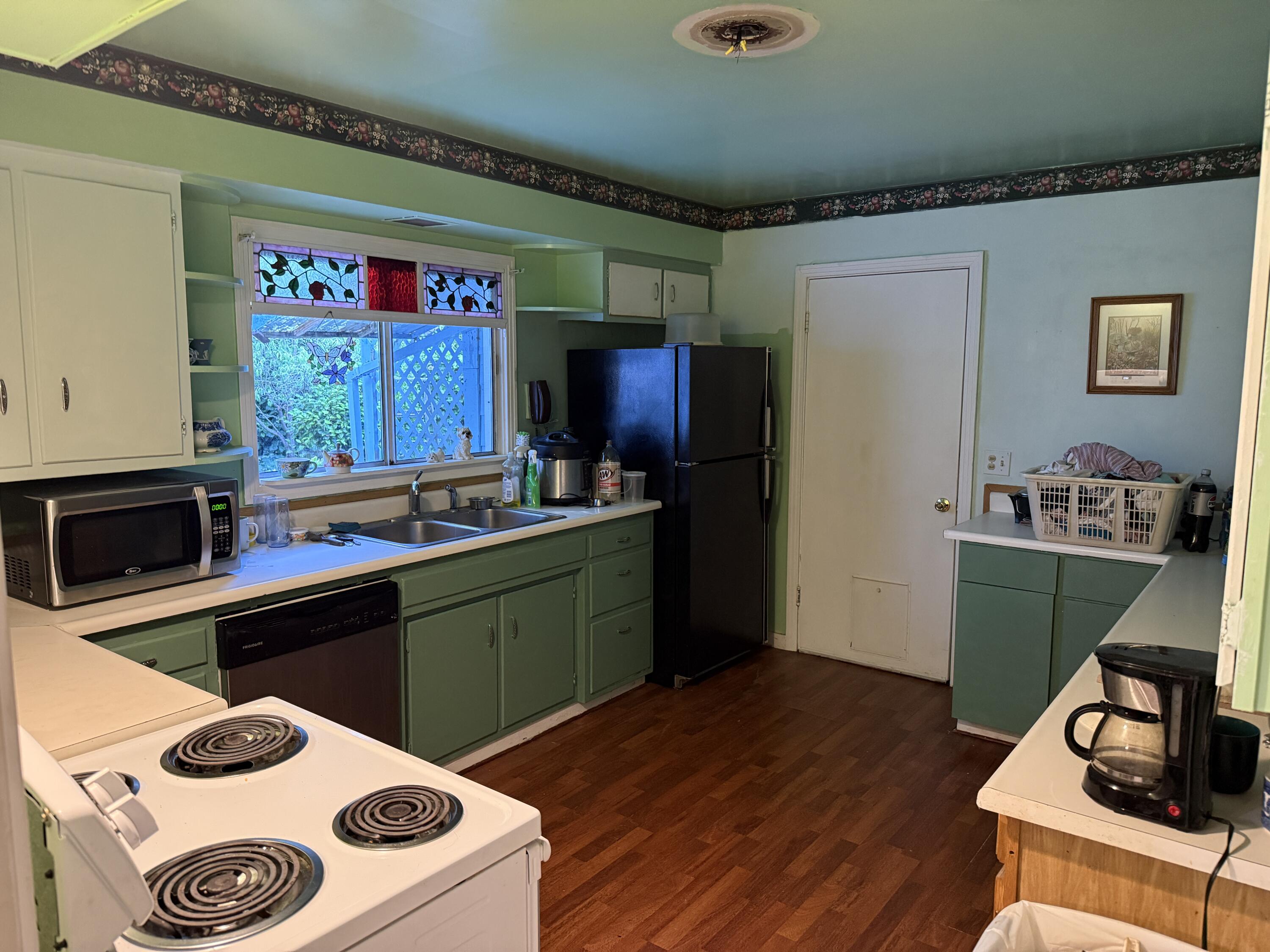 64 Fern Street Rio Dell, CA 95562 - Photo 4 of 13 IMG_9658
