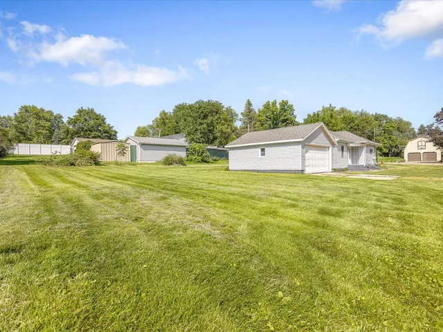 $154,900 | 140 East Walnut Street, Cedarville, IL 61032