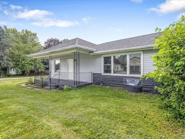 $154,900 | 140 East Walnut Street, Cedarville, IL 61032