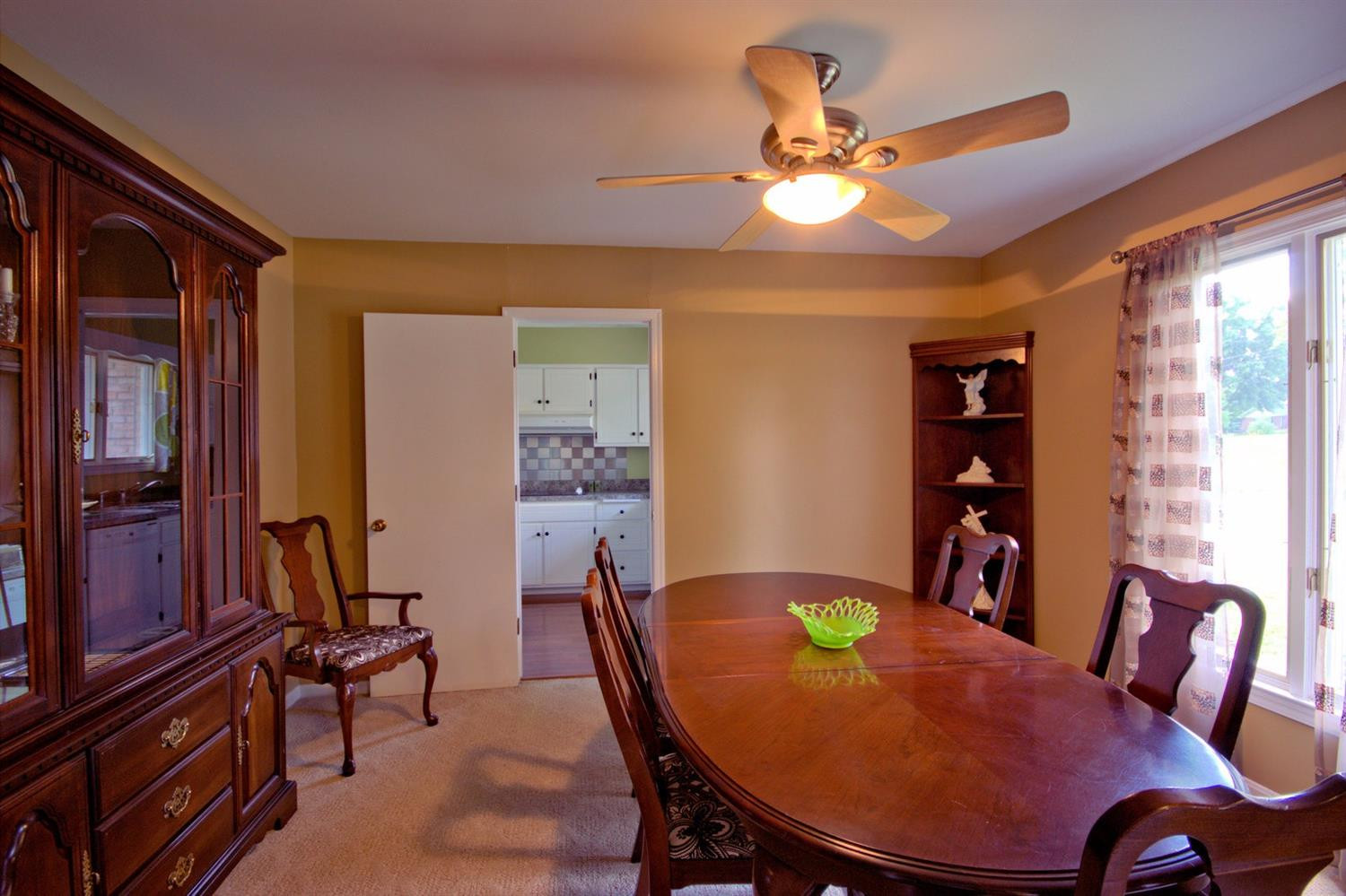 906 Collins Road Fort Mitchell, KY 41017 - Photo 5 of 28 Gallery Image 5