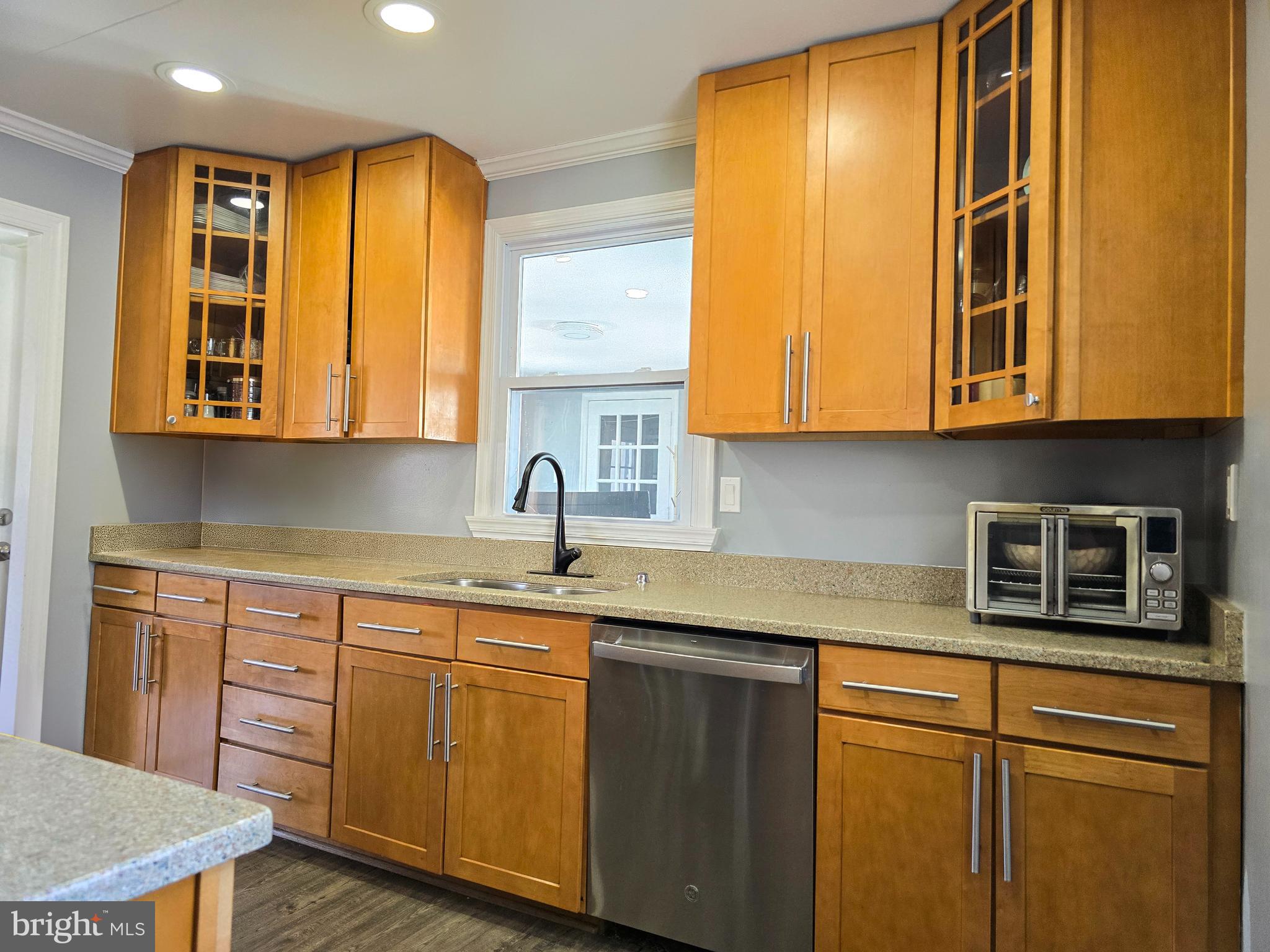 6421 Inwood Drive Springfield, VA 22150 - Photo 6 of 21