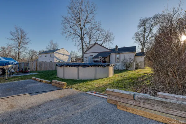 a view of a yard in front of a house