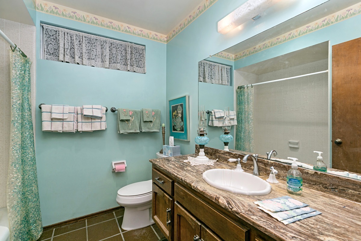 2147 Windmill View Road El Cajon, CA 92020 - Photo 20 of 25 Hall bath large and clean