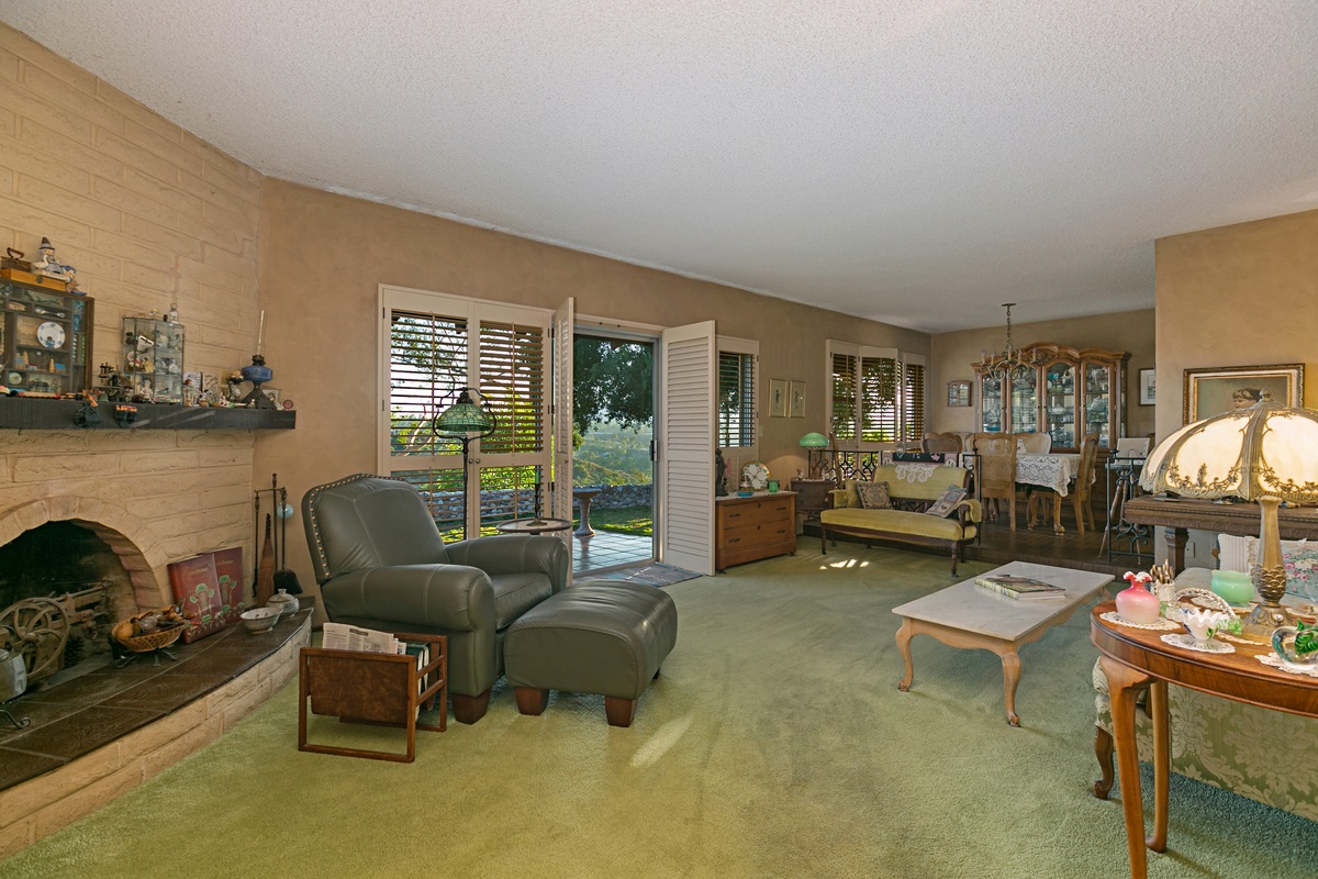 2147 Windmill View Road El Cajon, CA 92020 - Photo 7 of 25 Large Family Room with sit down views.