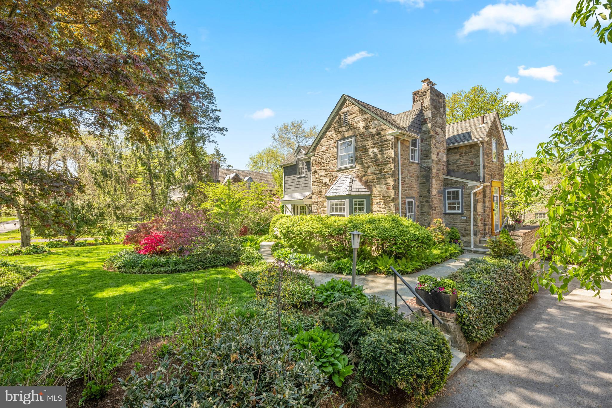19 Derwen Road Bala Cynwyd, PA 19004 - Photo 2 of 44 Classic Colonial