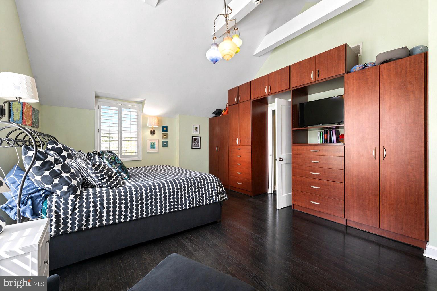 19 Derwen Road Bala Cynwyd, PA 19004 - Photo 26 of 44 Primary Bedroom