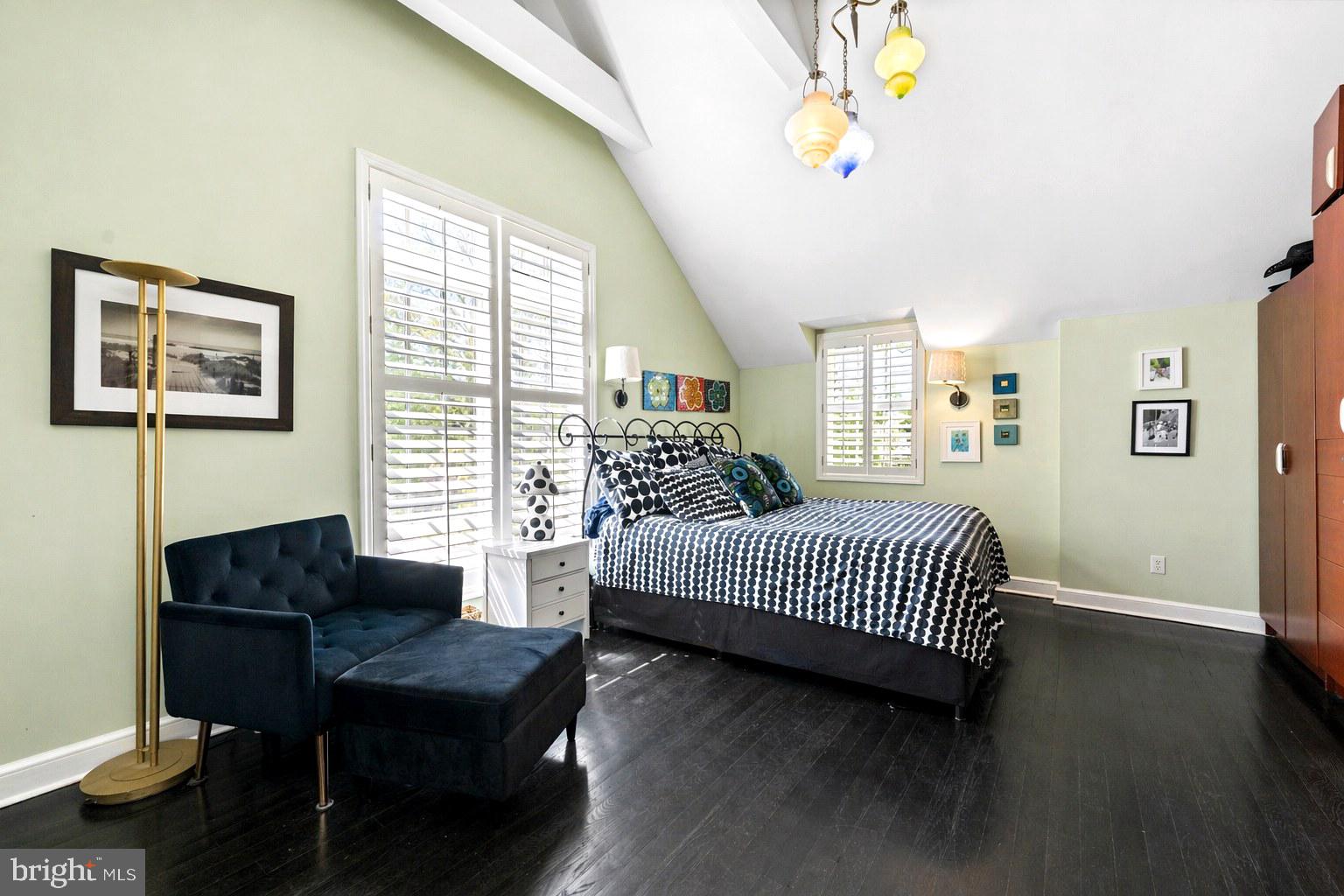 19 Derwen Road Bala Cynwyd, PA 19004 - Photo 27 of 44 Vaulted ceilings