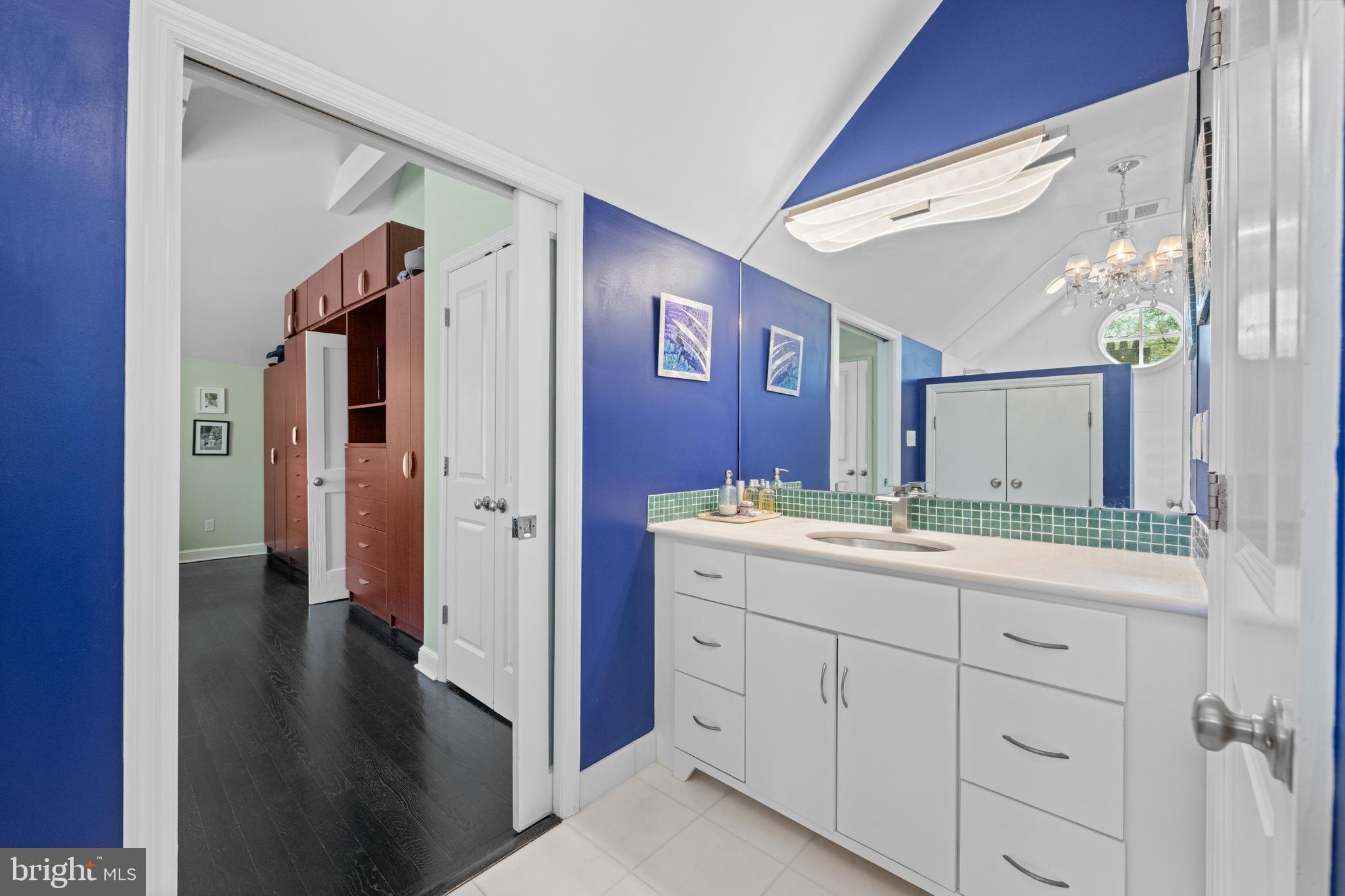 19 Derwen Road Bala Cynwyd, PA 19004 - Photo 30 of 44 Primary Bathroom