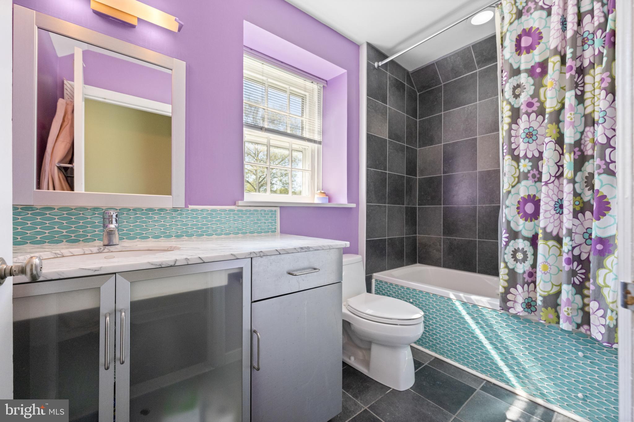 19 Derwen Road Bala Cynwyd, PA 19004 - Photo 37 of 44 Hall full bath (tub)