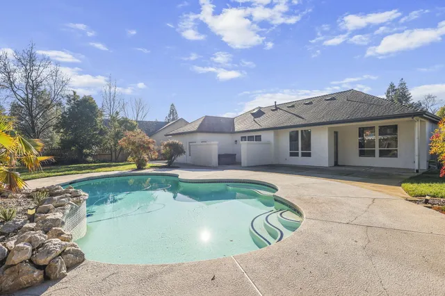 $639,900 | 2724 Western Oak Drive, Redding, CA 96002